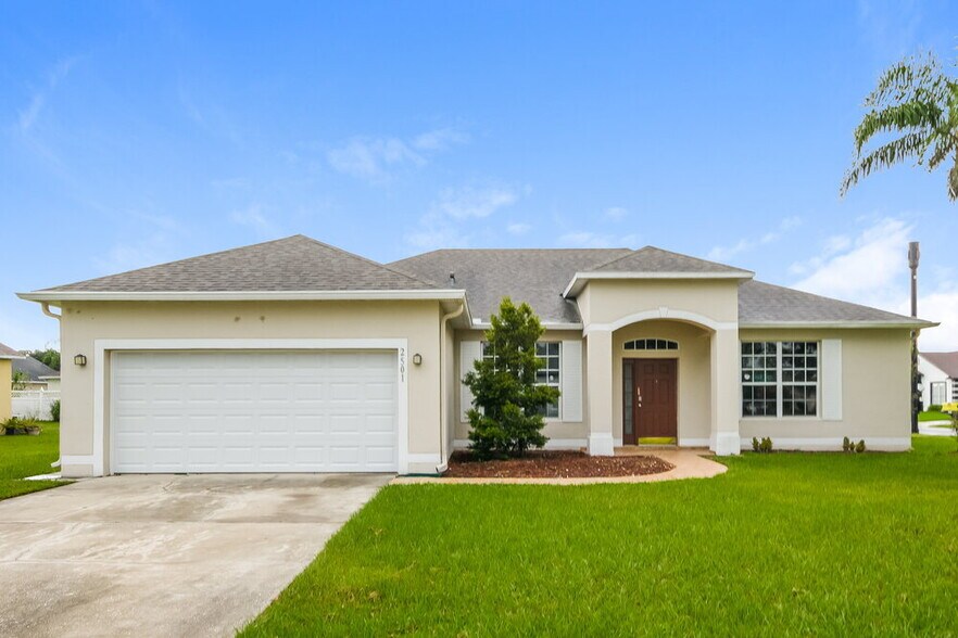 Primary Photo - 2501 Tiger Maple Ct