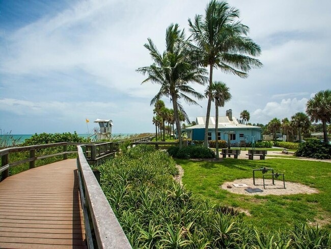 Building Photo - 2 Park Shores Cir