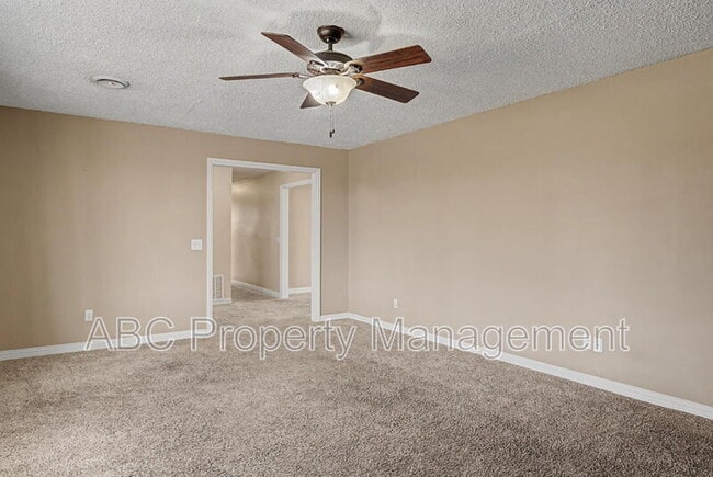 Building Photo - 910 S 28th St