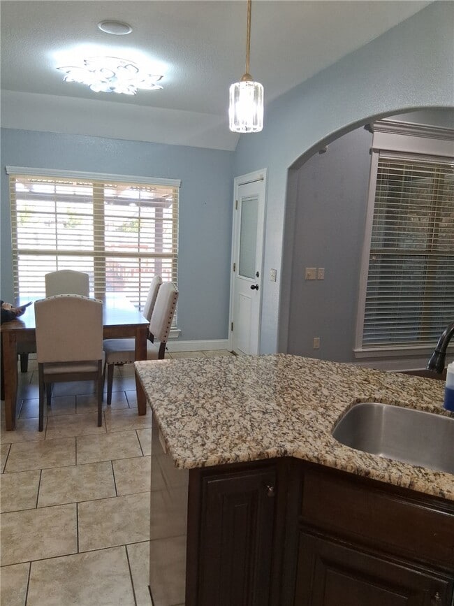 Building Photo - 3864 W Providence Dr