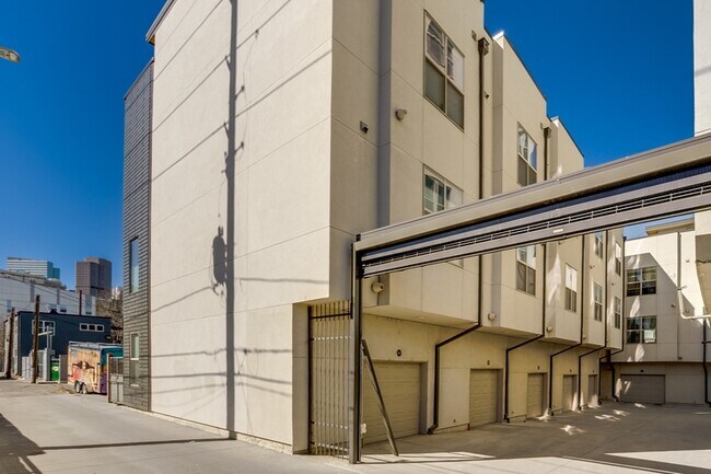 Building Photo - 2426 Welton St