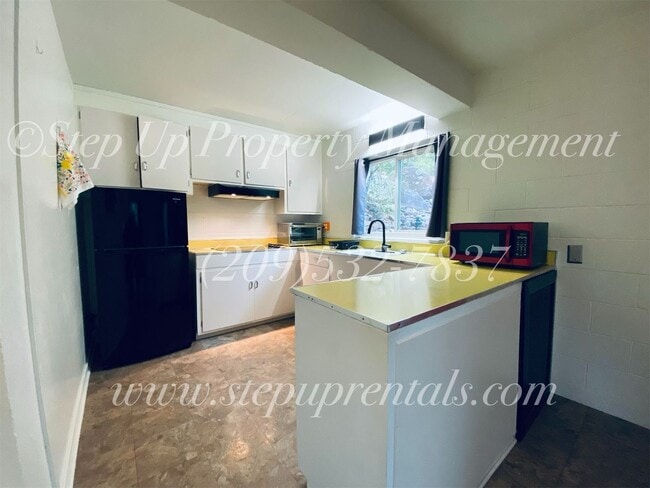 Building Photo - Private and Spacious Studio Near Downtown Sonora