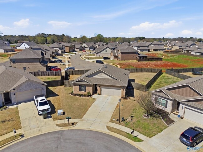 Building Photo - 121 Burlcrest Ct