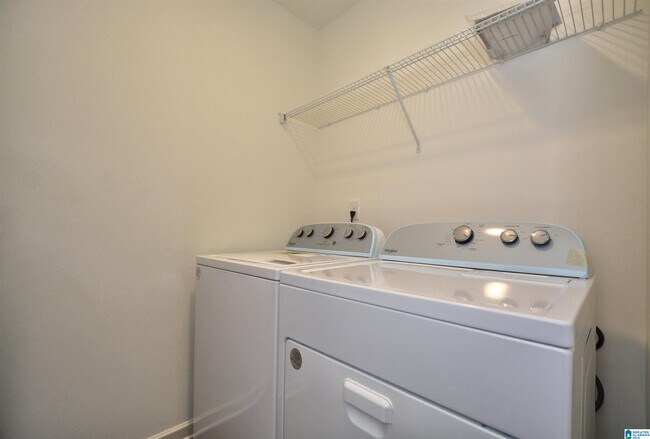 Building Photo - 6558 Creek Cir