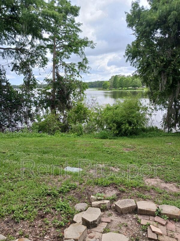 Building Photo - 4180 Versailles Dr