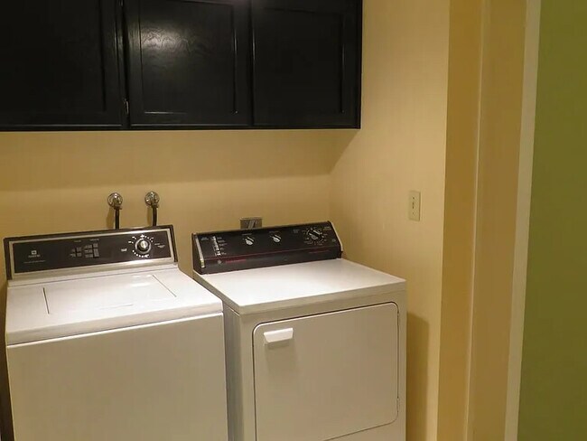 Building Photo - 1700 Escalona Dr