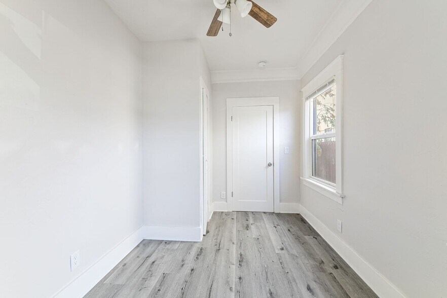 Building Photo - 736 Olive Ave