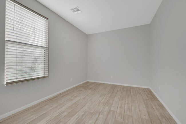 Building Photo - 3 bedroom with 2 car garage