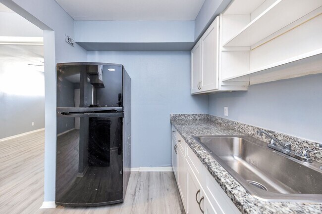 Building Photo - *HOUSING WELCOME / SECTION 8 ACCEPTED*- **Ask about our NO SECURITY DEPOSIT option!**