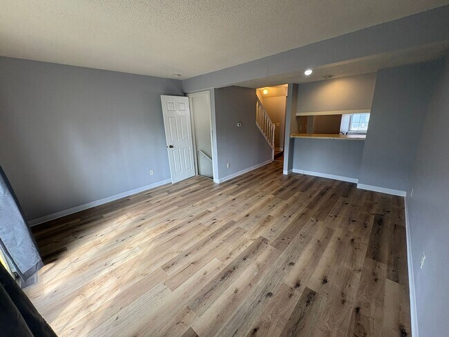 Building Photo - 2401 Shady Glen Ct