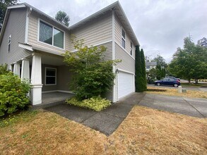 Building Photo - Practical 3 bedroom, 2190 Sqft Kent Home