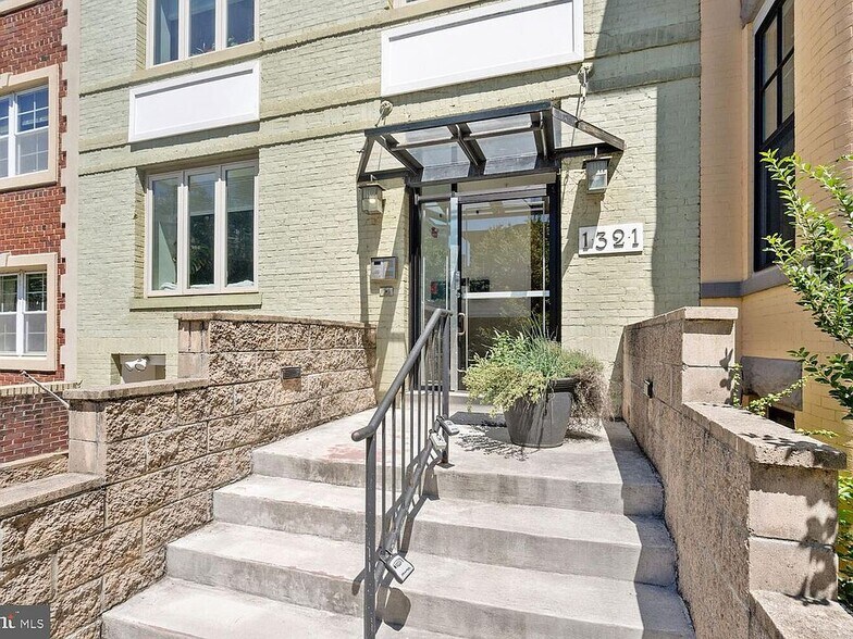 Building Photo - 1321 Euclid St NW