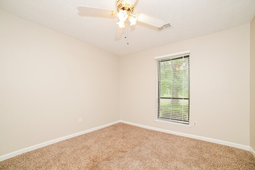 Building Photo - 35 Windsong Ct