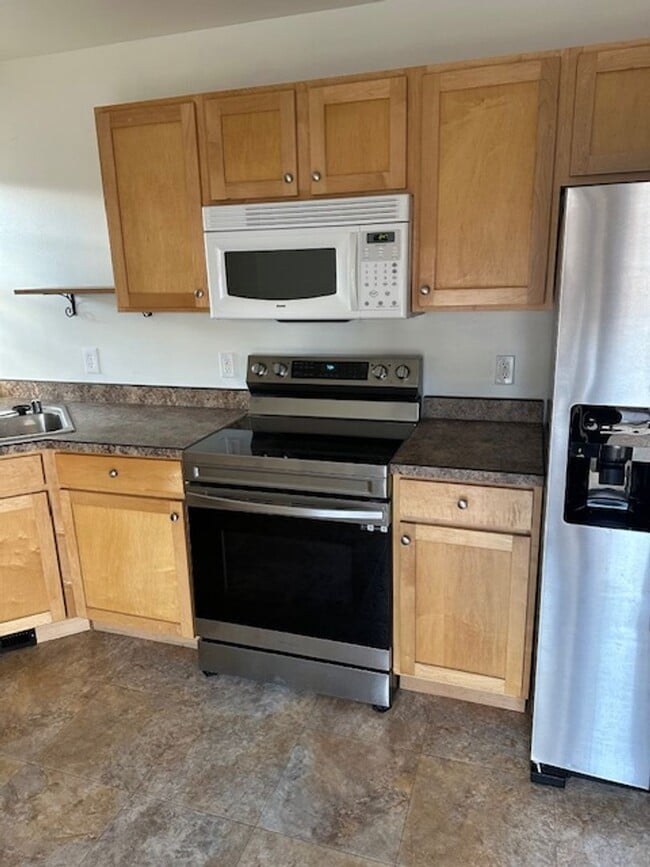 Building Photo - 3 bedroom Upscale home Mid town