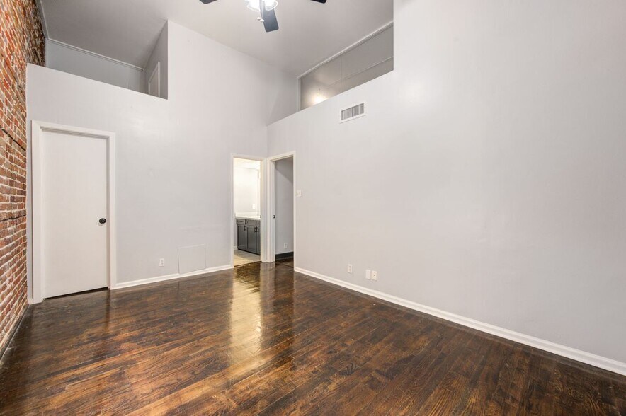 Building Photo - 213 23rd Street Rear