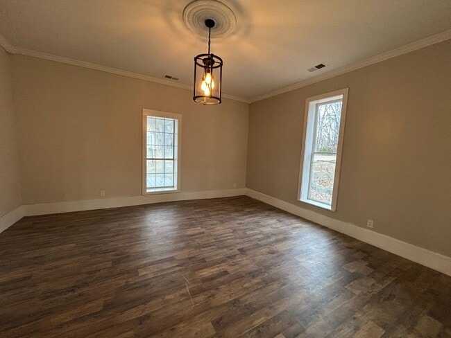 Building Photo - 605 Byars St