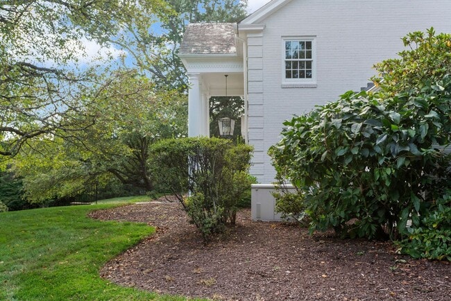 Building Photo - Elegant Fox Chapel 4-Bedroom, 3.5-Bath Home