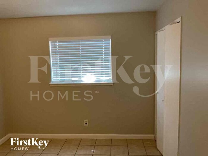 Building Photo - 418 Thistle Dr