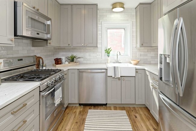 Building Photo - 3554 Jamieson Ave