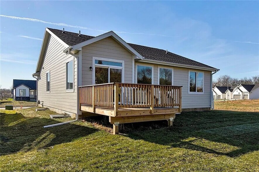 Building Photo - 529 Meadows Ct