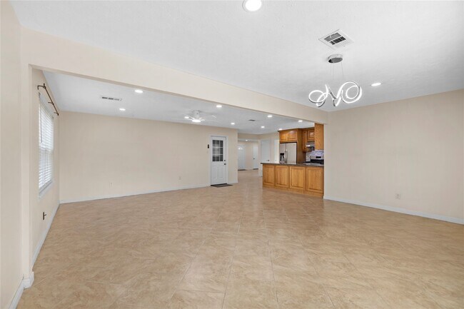 Building Photo - 10055 Westview Dr