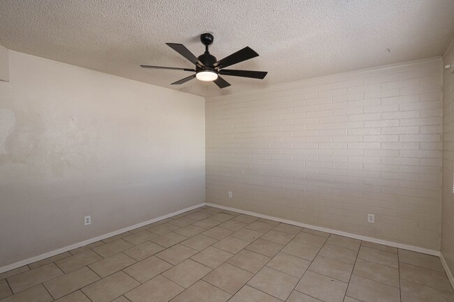 Building Photo - 4 Bedroom 2 bath in Heart of Casa Grande