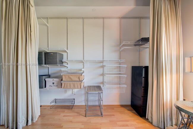 Building Photo - 10 SW South River Dr