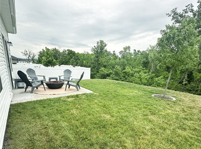 Building Photo - Spacious 4 Bedroom Home with Main-Level Primary and 2-Car Garage