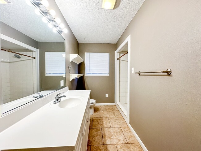 Building Photo - Large Home Preleasing for Summer 2025!