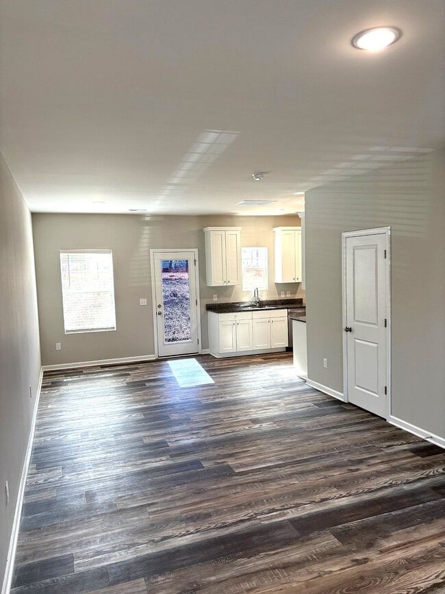 Building Photo - Beautiful 3BR 2.5BA Home w/ Full Appliance Kitchen • Garage Parking in Shelby