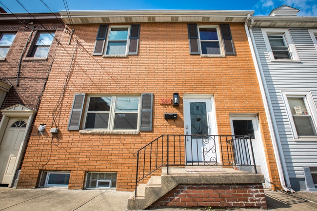 Building Photo - 2712 Sarah St