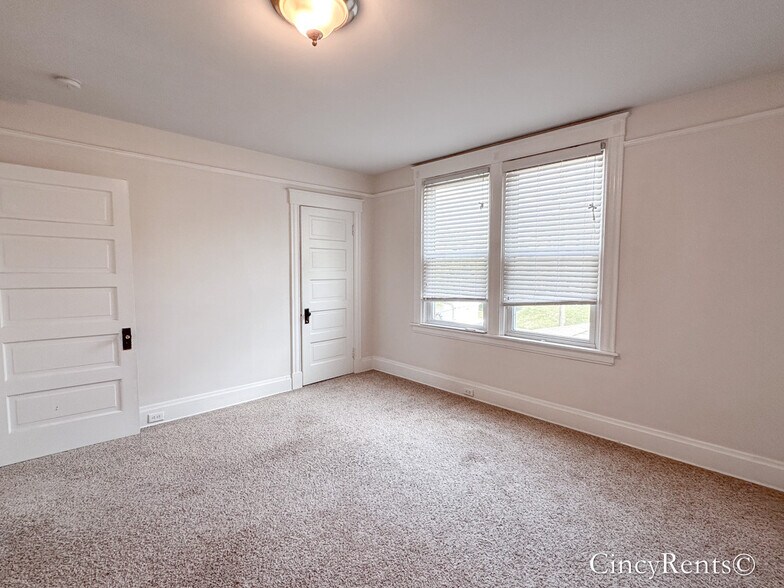 Building Photo - 3645 Zinsle Ave