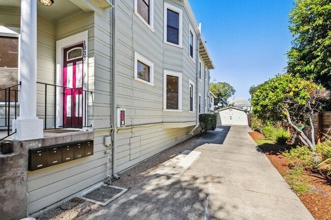 Building Photo - 1033 Central Ave