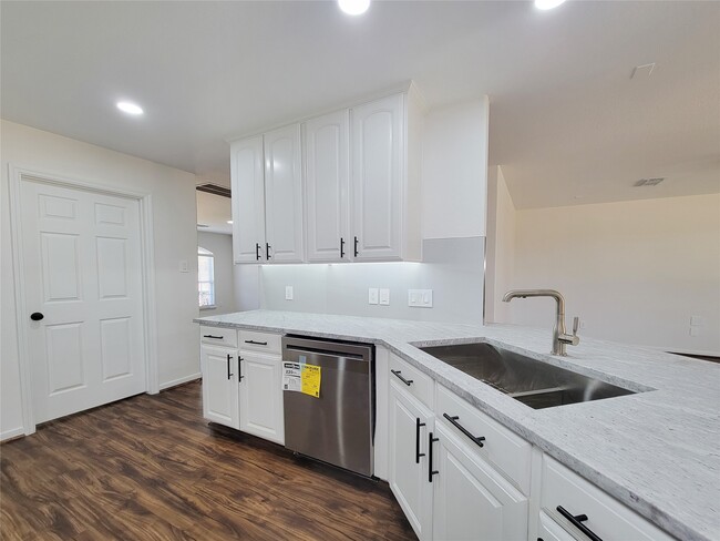 Building Photo - 21123 Amber Crossing Dr