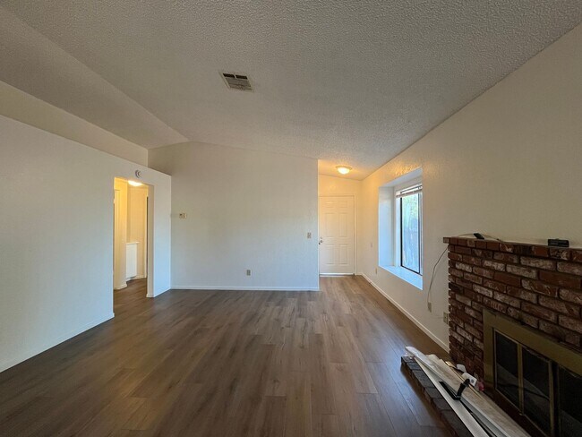 Building Photo - 309 Oak Meadow Ln