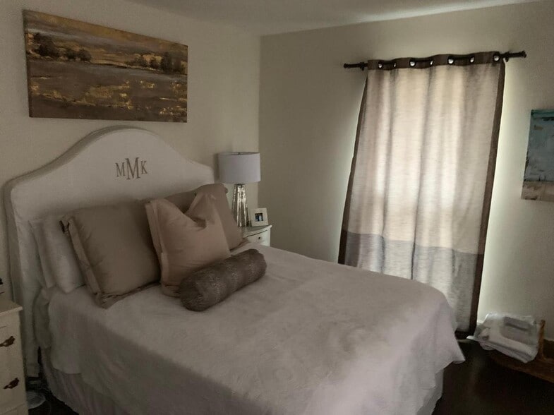 Building Photo - 5027 Wenonah Dr