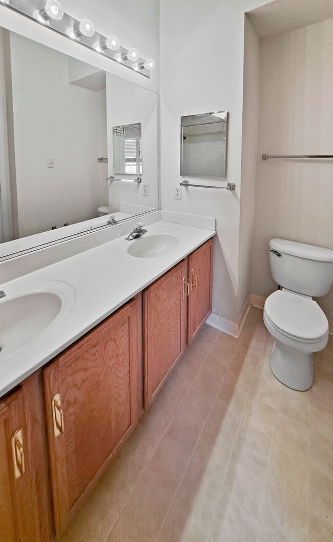 Building Photo - 3074 Esser Pl