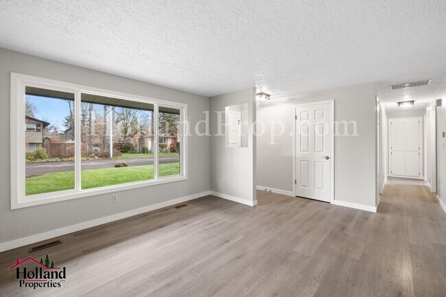 Building Photo - Fully Renovated 4-Bedroom Home with Shop, RV Parking & Expansive Yard – Oregon City