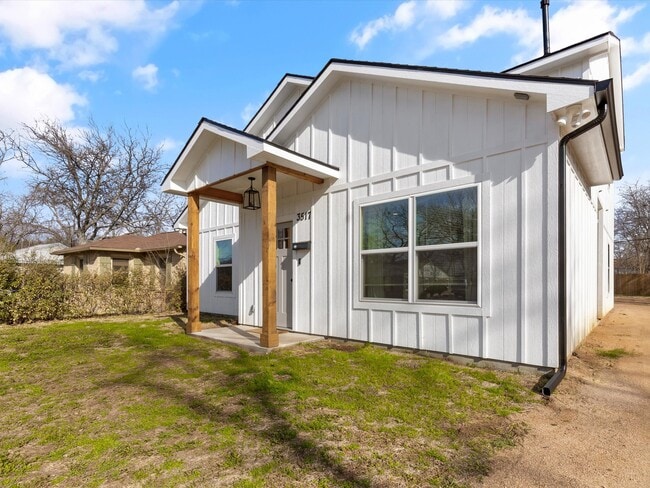 Building Photo - 3517 Mission St