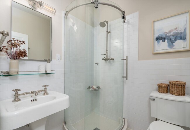 Building Photo - Charming Townhome | 5 Bed | 3.5 Bath | 2,400 Sf | Covered Front Porch & Large Fenced-In Backyard ...