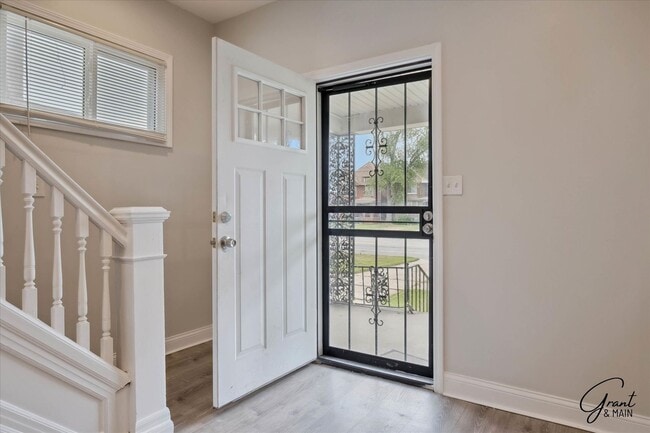 Building Photo - $1625 Fully remodeled, spacious 4 bedroom ...