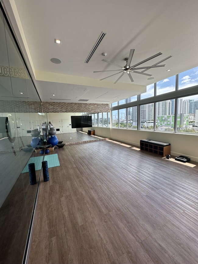 Building Photo - 190 NE 26th St