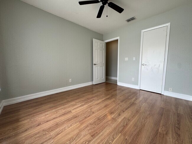 Building Photo - 3633 Country Club Blvd