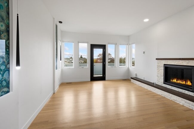 Building Photo - 6402 106th Ave NE