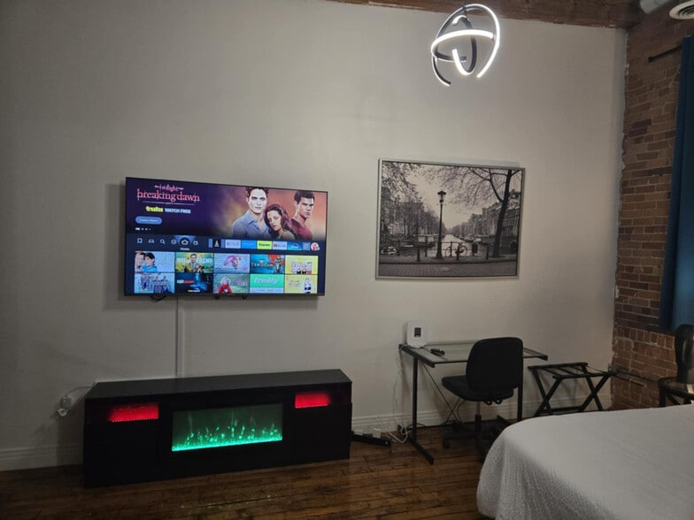 Building Photo - 226 Mt Elliott St