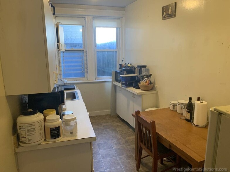 Building Photo - 47 Linden St