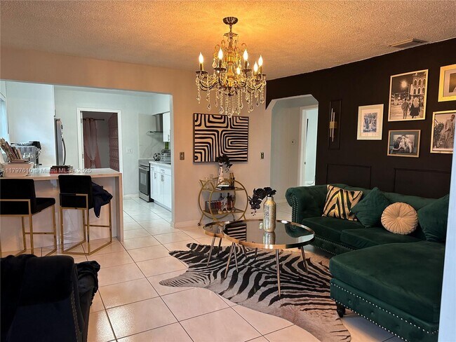 Building Photo - 3770 SW 58th Terrace
