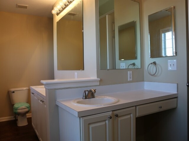 Building Photo - 5411 Meadow Grove Dr