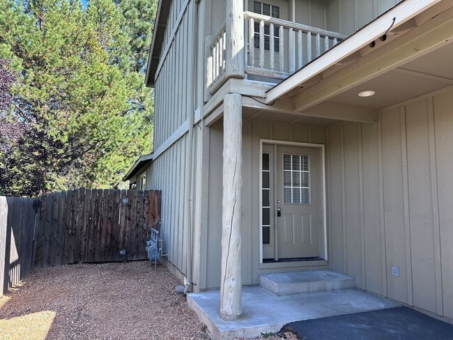 Building Photo - 16662 Shaw Pine Ct