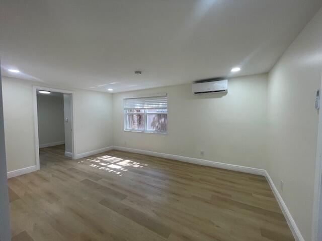 Building Photo - 302 N Tamarind Ave